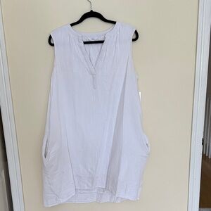 Time and Tru Sleeveless White dress w pockets!